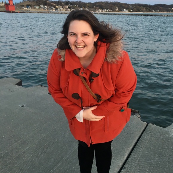 Meet your Posher, Stephanie - Picture 2 of 3